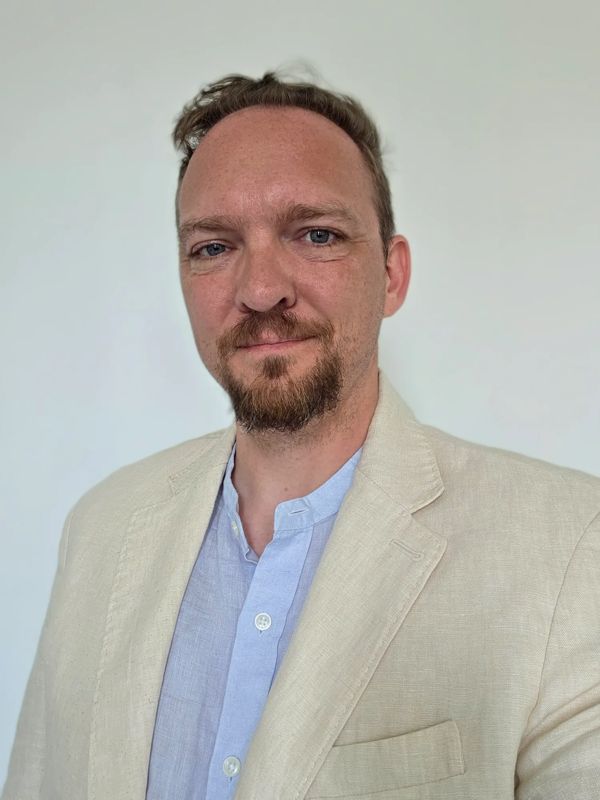 As a product marketing lead at Vimeo, David has 20 years of experience in video marketing, sales, and support. David is typically found at his local rock climbing gym and D&D conventions when he's not behind a desk working the 9-to-5.